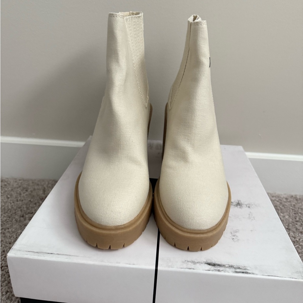 Dolce Vita Caster Sandstone Canvas, size 10 (NWB!) ✨